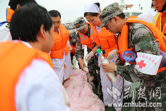 21岁重庆籍船员经抢救生命体征平稳 神志清醒
