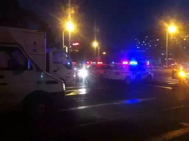 天津塘沽︱逆火冲向现场的,还有通信人