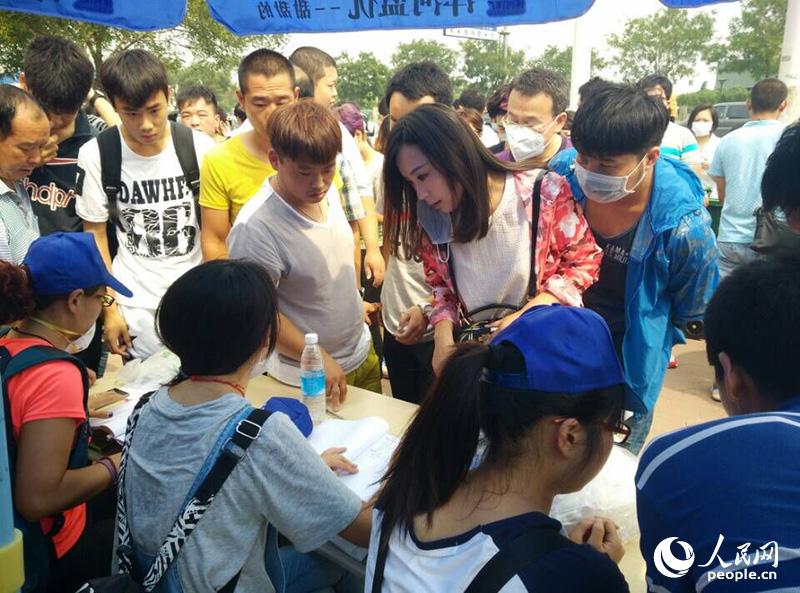 �뱬ը��Լ1���ﴦ�ĵڰ˴�ֽ�ֹ��ᳵ�����룬���߿������������������롣����Ȩ��