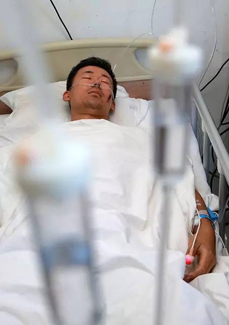 七个日夜 七张面孔——“8·12”爆炸抢险救援人物素描 七个日夜 七张面孔——“8·12”爆炸抢险救援人物素描