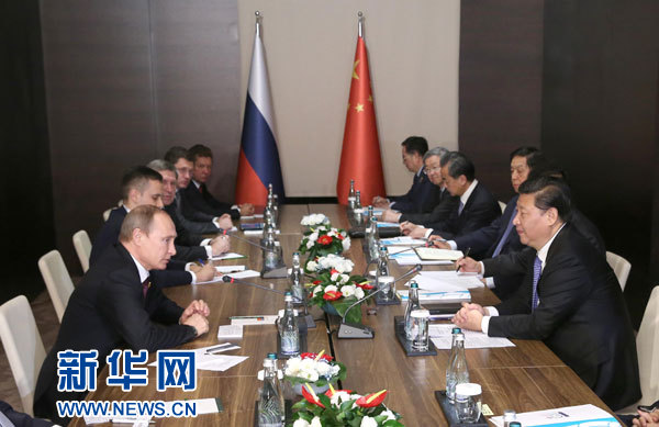 11��15�գ�������ϯϰ��ƽ�������䰲�����ǻ������˹��ͳ�վ��� �»��������ռ����