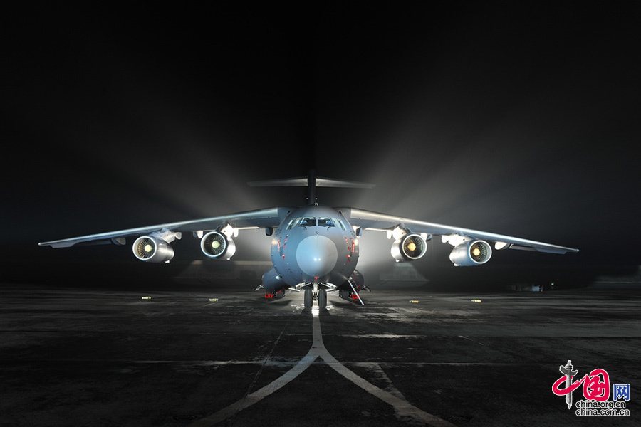 大国之翼展翅高飞--记国产大型运输机运-20入