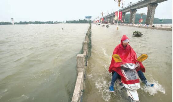 长江多个支流水位暴涨 武汉境内中小河流汛情