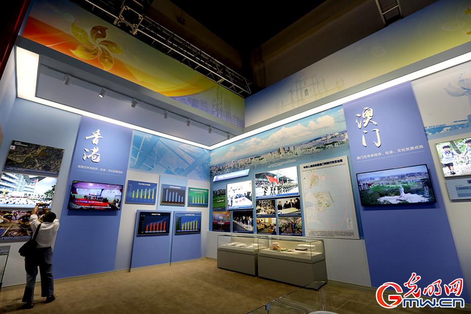 �����·ܽ������ꡱ���ͳɾ�չ�ھ���Ļ