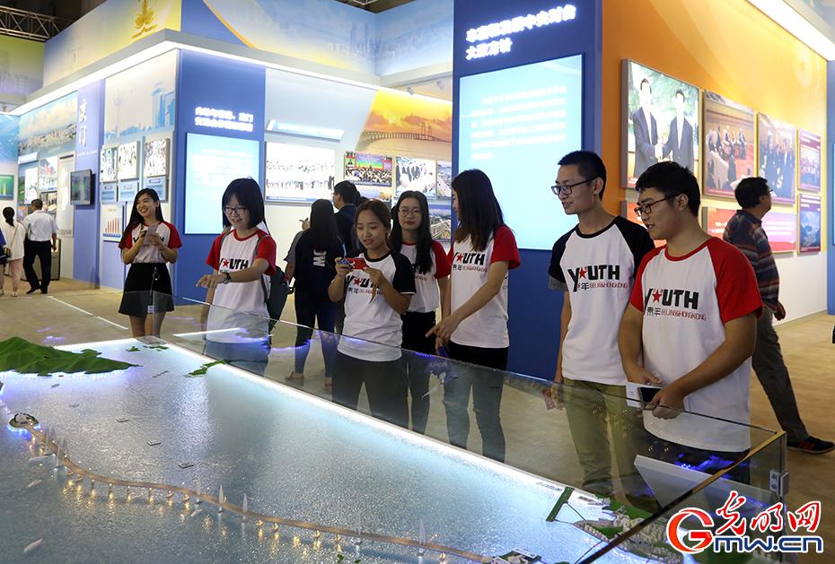 �����·ܽ������ꡱ���ͳɾ�չ�ھ���Ļ