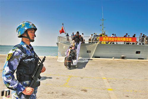 【网络媒体国防行】临沂舰女兵讲述也门撤侨细节：侨胞大喊“祖国万岁