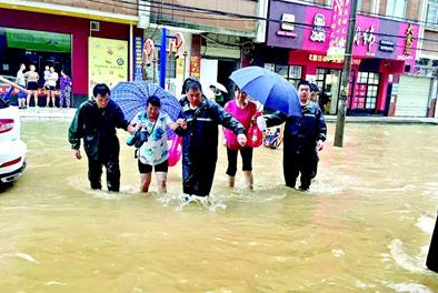 湖北省多地遭遇大暴雨袭击渍水严重 今起三天多云