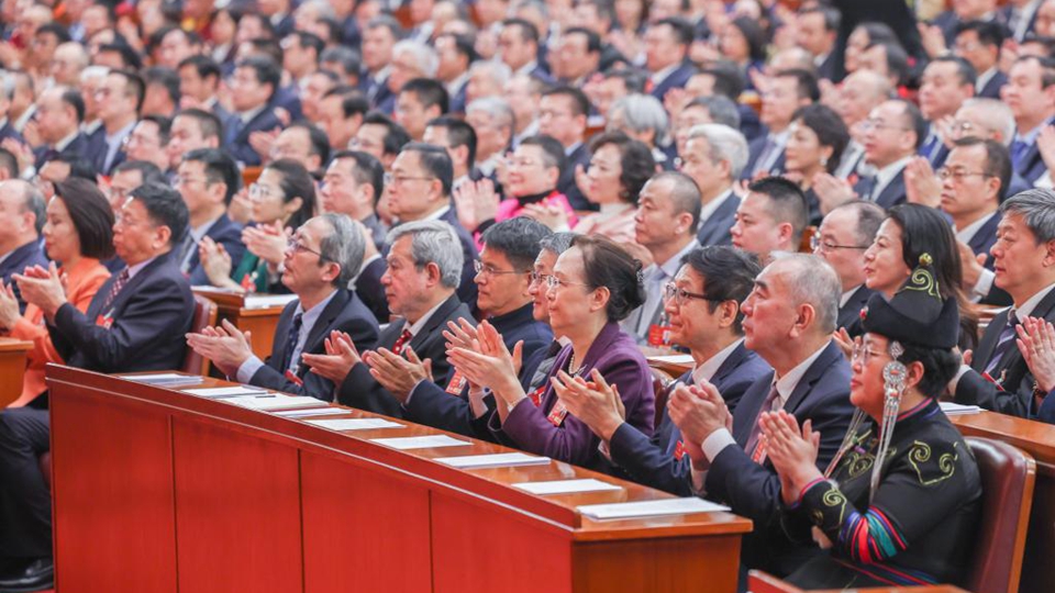 两会镜距离 | 掌声如潮 步履向前