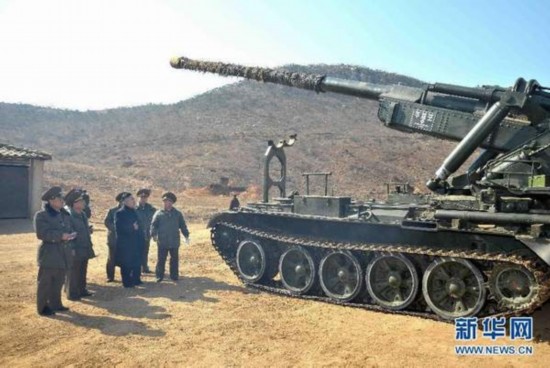 资料图：金正恩视察朝鲜远程火炮部队。