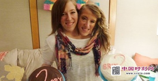 <em>美国</em>连体<em>姐妹</em>生活照_<em>美国</em>连体<em>姐妹</em>震惊世界_