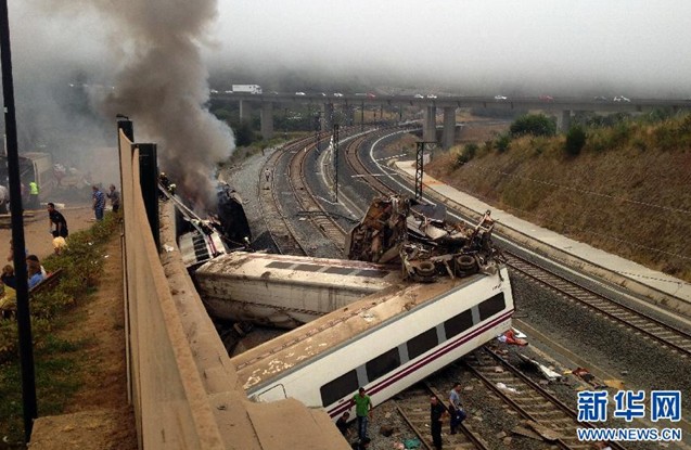 西班牙火车脱轨事故死亡人数已升至77人 疑为