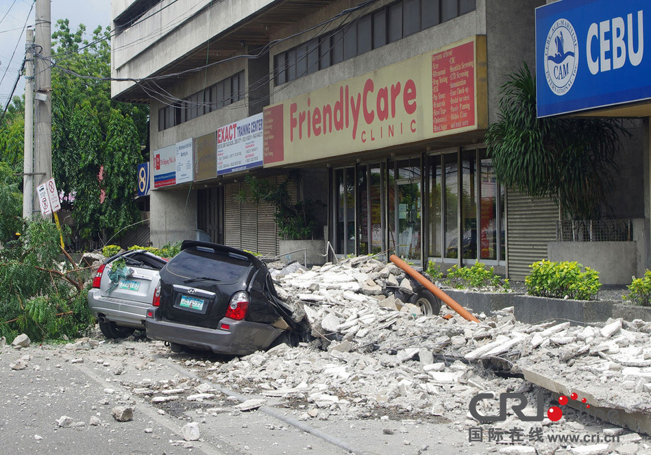 菲律宾7.2级地震致至少20人死 大量房屋坍塌道