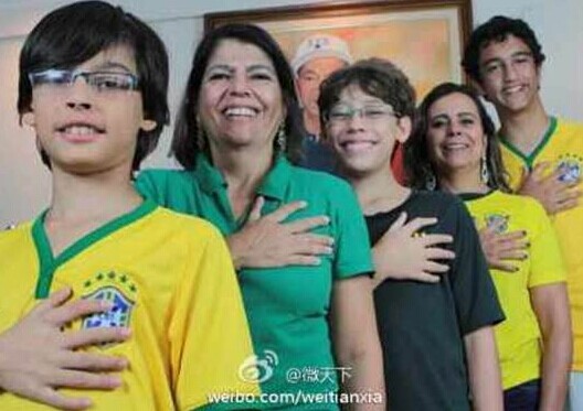 巴西一家族人人都有6根手指 因遗传病获热捧(