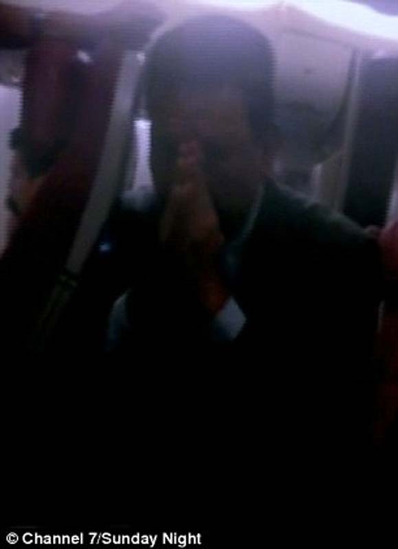 54��������˾�����º�Ĭ�¡���˹��(Mohammed Rosli Bin Ab Karim)��ָ�����ڼ��������ַ�Ů�˿͡�����ÿ���ʱ���ͼƬ��