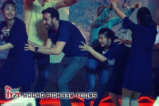 ����ο��ڳ��ʾư�����ˣ��