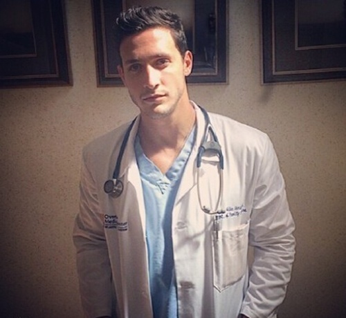 2016第一个帅哥网红出炉 全球最帅医生走红(图
