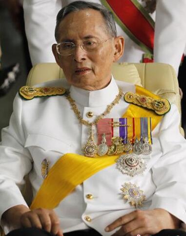 泰国国王普密蓬病情仍不稳定 需依靠呼吸器