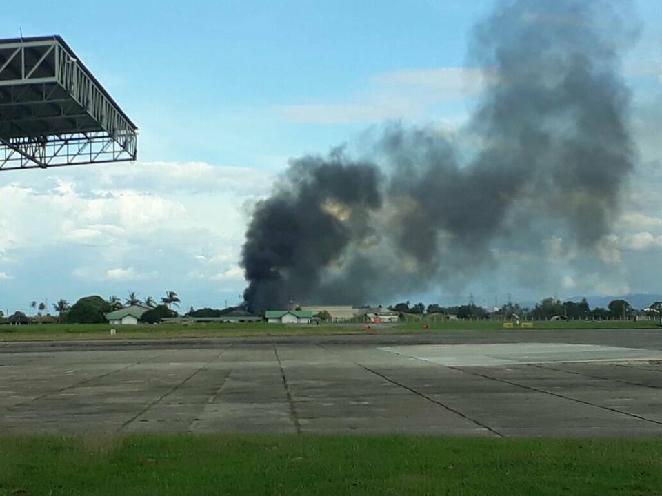 马来西亚皇家空军一军用飞机坠毁 已致1死3伤(组图)