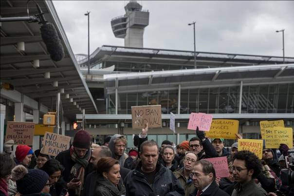 特朗普:美国将在90天内对所有国家恢复签证