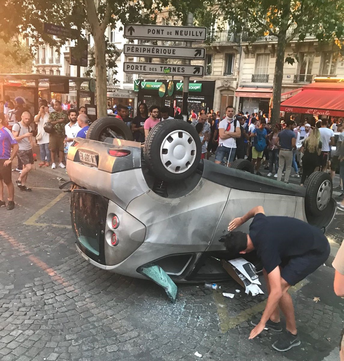 巴黎狂欢发生暴乱!法国世界杯夺冠 巴黎、里昂