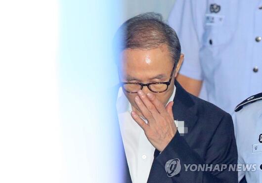 韩国检方要求对前总统李明博判刑20年
