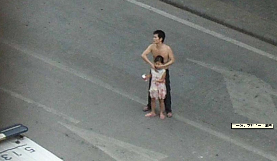 男子劫持女童3刀割喉 狙击手临危一枪毙匪(图)