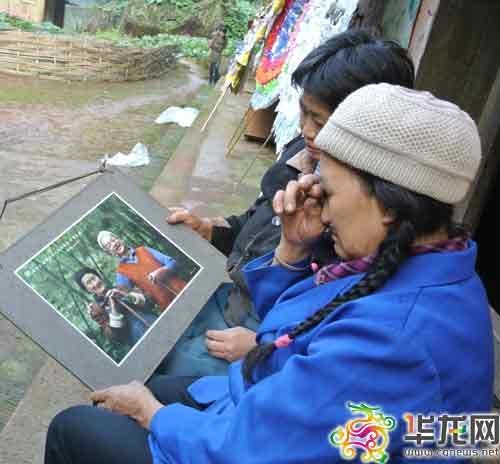<em>爱情天梯女主角</em>今下葬 夫妇徒步9公里为其送别