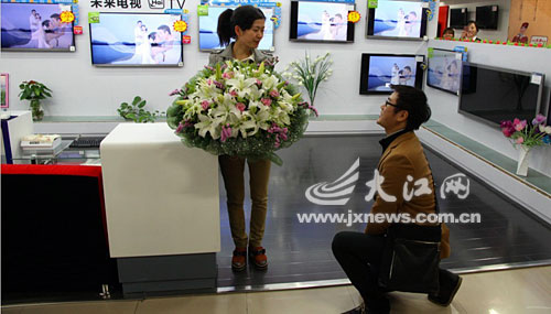 男子浪漫求婚
