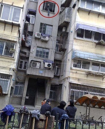 南理工博士跳楼索要毕业证 导师回话那你去死