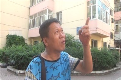 女子跳楼被男子抓住 网友赞其“中国好邻居”