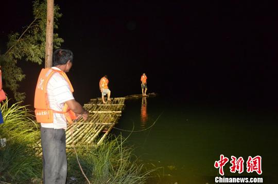 ����һŮ��ˮ�����ͬ����4����ˮ3��������ͼ��