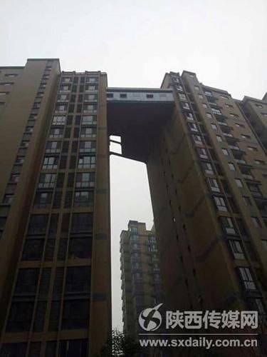 西安居民买相邻豪宅 自修30米空中长廊相连(图)