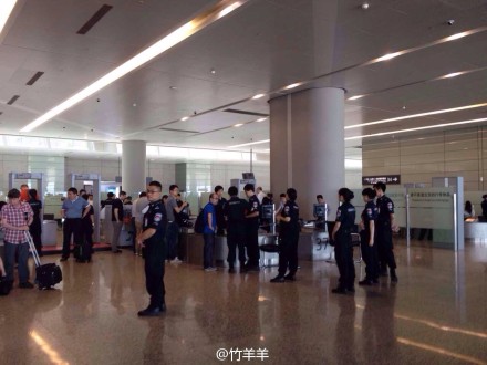 上海一架飞往新疆的飞机备降南京禄口机场接受