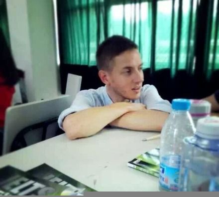 ����ѧԺ���Բ���Ů��Ӣ����ʦ�ߺ� ����:����Ӣ���