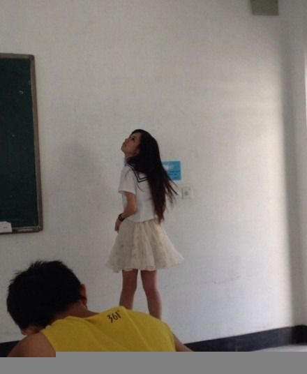 ����ѧԺ���Բ���Ů��Ӣ����ʦ�ߺ� ����:����Ӣ���