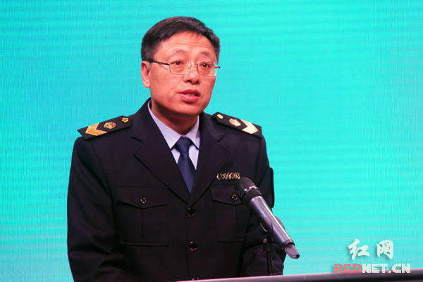 吴公平说,栏目将及时向公众提供最快捷、最重要、最权威的食品药品安全信息。)