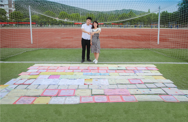 ѧ������ɹ137��֤������� Լ����ҵ�����֡�4��