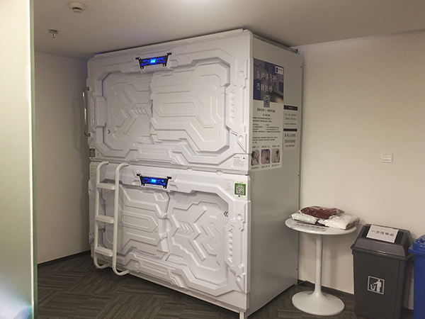 共享床铺现身上海:长得像太空舱没空调,两毛