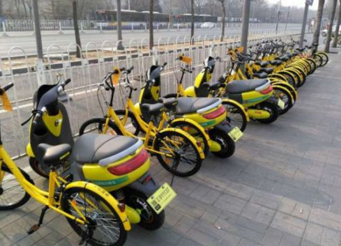 长江日报融媒体9月17日讯 为确保互联网租赁自行车行业健康有序发展，杭州相关管理部门日前对在杭州提供租赁电动自行车业务的企业进行了约谈，叫停“共享电动车”。