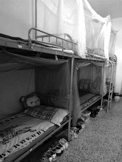 梦境中的重逢，解析梦见死去的亲人在自己家里搭床要搬来住的深层含义