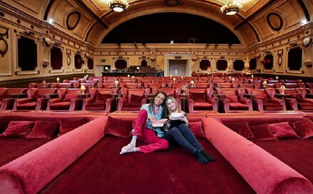 杭州电影院推床厅 来看真正的床上电影院是啥