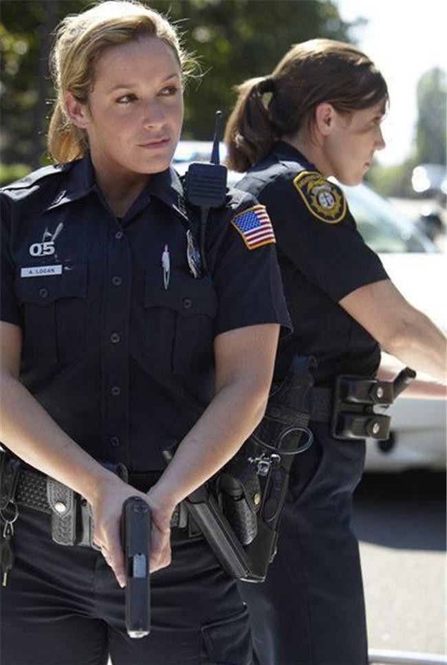 女警朋友圈走红盘点世界各国女警形象中国的最打动人心