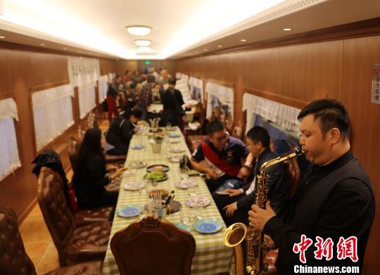 莫斯科人均绿地面积_餐饮人均面积(2)