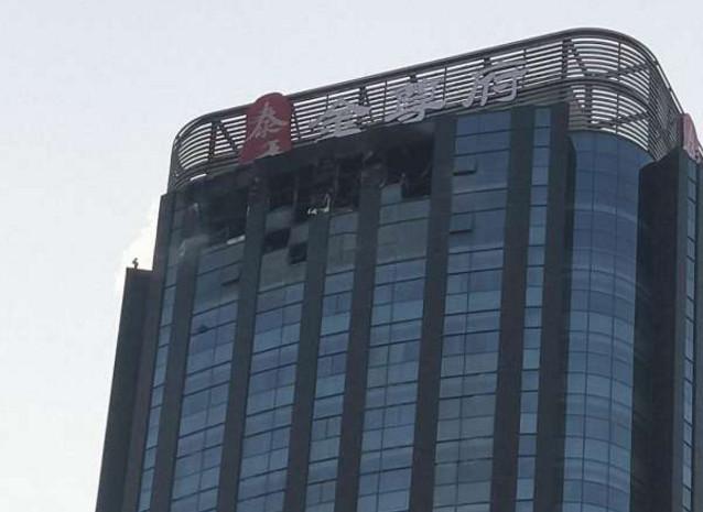 天津河西区一栋大厦38层发生火灾 已致6人死亡