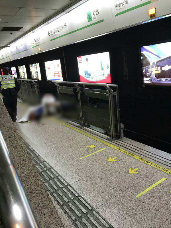 上海地铁男子跳轨被碾压身亡 司机乘客都吓呆了 究竟为何要跳轨?