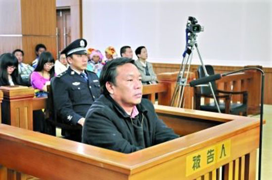 毒官市长吸毒产生幻觉报警 被抓时一丝不挂