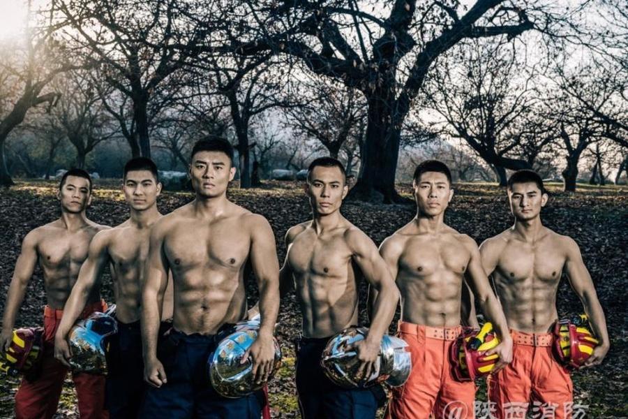 2018中国消防员台历照曝光:一身肌肉呈上满屏