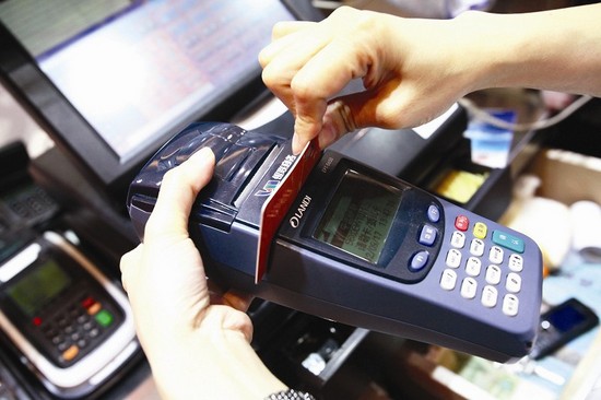 信用卡消费进入全民时代 发卡量和刷卡金额持