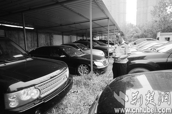 武汉68辆豪车暂扣停车场 价值4千万或被拍卖销