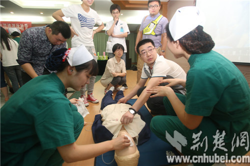 武汉市中心医院开展急救培训 普及市民急救知